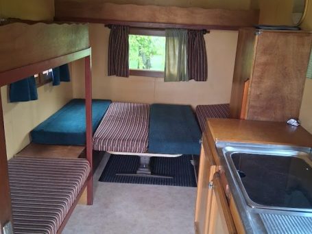 chambres d'hôtes, che val d'amour, jura, Arbois, gite de groupe, hébergement insolite, roulotte